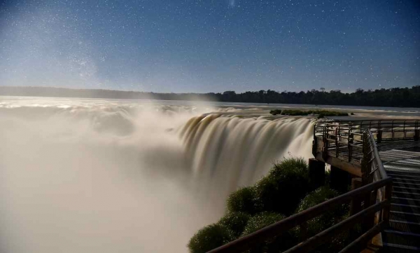 Excursión a Cataratas del Iguazú con luna llena